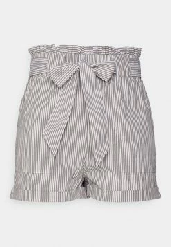 ONLY Tall ONLSMILLA BELT - Shorts - Kalamata White