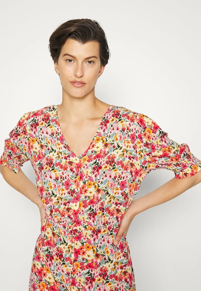 ONLY Tall ONLFREDERIKKE V NECK BELT DRESS - Day Dress - Cloud Dancer 7 ONLY Tall ONLFREDERIKKE V NECK BELT DRESS - Day Dress - Cloud Dancer - Image 5