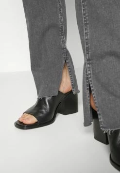 ONLY Tall ONLBLUSH SLIT FLARED - Bootcut Jeans - Black Denim -ONLY Tall Shop 094e4f5028c14bd8b207926933c3b4a2