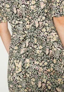 ONLY Tall ONLFREDERIKKE V NECK BELT DRESS - Day Dress - Cloud Dancer/yellow -ONLY Tall Shop 12f910e9343f48b384ffec4cbf410935