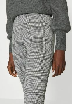 ONLY Tall ONLMICA CHECK - Leggings - Trousers - Cloud Dancer/black/white 11 ONLY Tall ONLMICA CHECK - Leggings - Trousers - Cloud Dancer/black/white -ONLY Tall Shop 1a10d33931534b0484b3485558738087