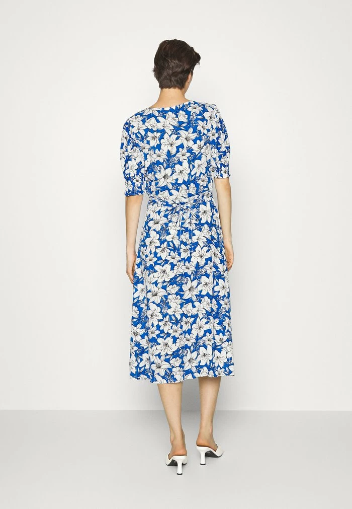 ONLY Tall ONLFREDERIKKE V NECK BELT DRESS - Day Dress - Cloud Dancer/surf The Web 5 ONLY Tall ONLFREDERIKKE V NECK BELT DRESS - Day Dress - Cloud Dancer/surf The Web - Image 3