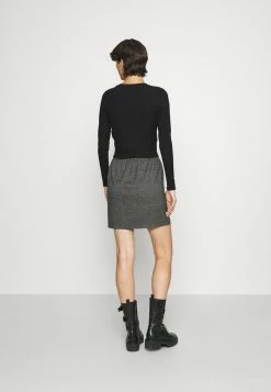 ONLY Tall ONLNELLA CROP BUTTON - Cardigan - Black -ONLY Tall Shop 1e4cecee4ecb467fa4580a504ee12a69