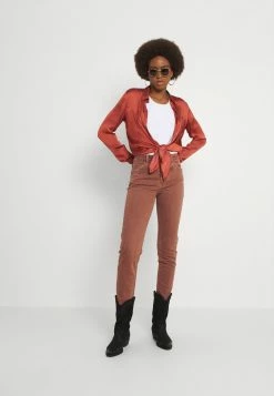 ONLY Tall ONLEMILYLIFE NEW CUT - Slim Fit Jeans - Coconut Shell -ONLY Tall Shop 21f9092b50cd485396eb3f53c9cba6ff