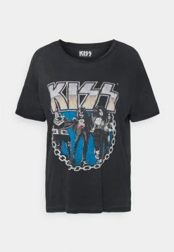 ONLY Tall ONLKISSSS TEE BOX - Print T-shirt - Black -ONLY Tall Shop 23eacd78196f4ebeb81f61af2c1eb0da