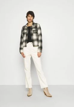 ONLY Tall ONLNELLA BOXY - Long Sleeved Top - Black -ONLY Tall Shop 2d2a653f507c42d7b6d281abefb302f2