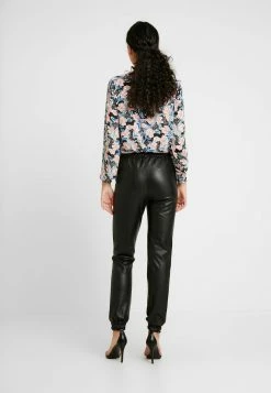 ONLY Tall ONLBIRGITTE TOPAS STRING PANT - Tracksuit Bottoms - Black 9 ONLY Tall ONLBIRGITTE TOPAS STRING PANT - Tracksuit Bottoms - Black -ONLY Tall Shop 30cc1b3a96cf495aa07cc2cb2a1238a5