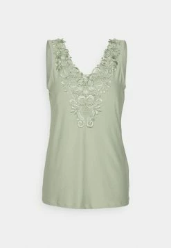 ONLY Tall ONLNIDA - Top - Desert Sage 10 ONLY Tall ONLNIDA - Top - Desert Sage -ONLY Tall Shop 3a7ec4e809ac4a449b385459ff6a6944