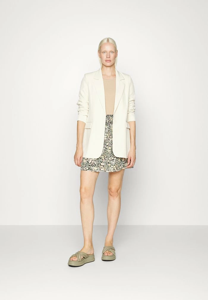 ONLY Tall ONLFREDERIKKE SMOCK SKIRT - Mini Skirt - Cloud Dancer/yellow 4 ONLY Tall ONLFREDERIKKE SMOCK SKIRT - Mini Skirt - Cloud Dancer/yellow - Image 2