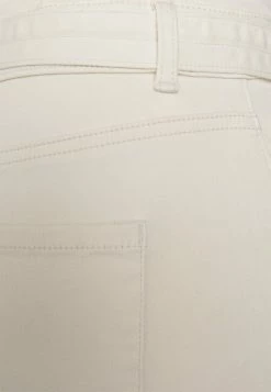 ONLY Tall ONLHUSH LIFE ANK BELT - Jeans Skinny Fit - Ecru -ONLY Tall Shop 4572f0a6ac5a4e6b9c78707079e08743