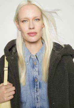 ONLY Tall ONLASPEN LIFE - Button-down Blouse - Medium Blue Denim 12 ONLY Tall ONLASPEN LIFE - Button-down Blouse - Medium Blue Denim -ONLY Tall Shop 479f5d8800104e108752a91b50586a4c