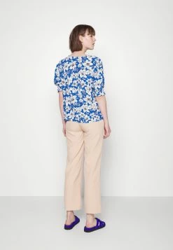 ONLY Tall ONLFREDERIKKE V NECK - Blouse - Cloud Dancer/surf The Web -ONLY Tall Shop 4854749dd3894a9bb4eaefb6b1c79049