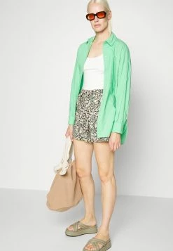 ONLY Tall ONLFREDERIKKE BELT - Shorts - Cloud Dancer/yellow -ONLY Tall Shop 4f60f959047848969521431fa4272d11