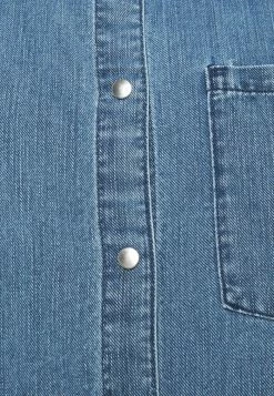 ONLY Tall ONLLECEY KNOT - Button-down Blouse - Medium Blue Denim 7 ONLY Tall ONLLECEY KNOT - Button-down Blouse - Medium Blue Denim -ONLY Tall Shop 517cb9b87a5b4622be9e88c354b79e53