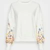 ONLY Tall ONLBROOKE O NECK FLOWER - Sweatshirt - Cloud Dancer