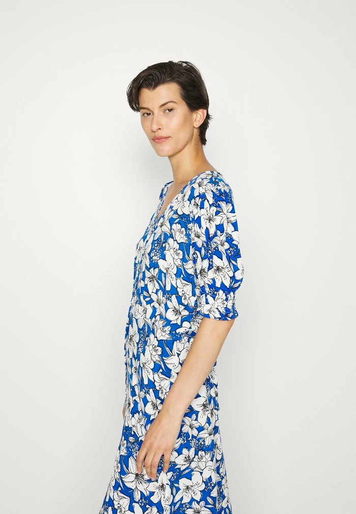 ONLY Tall ONLFREDERIKKE V NECK BELT DRESS - Day Dress - Cloud Dancer/surf The Web 6 ONLY Tall ONLFREDERIKKE V NECK BELT DRESS - Day Dress - Cloud Dancer/surf The Web - Image 4