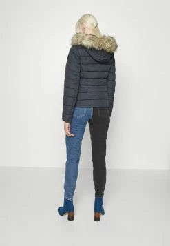 ONLY Tall ONLINCJAGGER LIFE MOM - Relaxed Fit Jeans - Black Denim/light Blue Denim 9 ONLY Tall ONLINCJAGGER LIFE MOM - Relaxed Fit Jeans - Black Denim/light Blue Denim -ONLY Tall Shop 5ebdc05f088d4de8b423ac1b44f53285