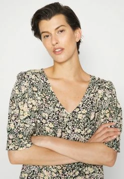 ONLY Tall ONLFREDERIKKE V NECK - Blouse - Cloud Dancer -ONLY Tall Shop 607fabc766104cb0b73ee4c20adfad4a