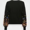 ONLY Tall ONLBROOKE O NECK FLOWER - Sweatshirt - Black -ONLY Tall Shop 6390fac9dbc0415388a5447e20aa2d61