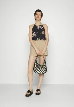 ONLY Tall ONLNOVA LUX KEYHOLE - Top - Black/light Pink -ONLY Tall Shop 6ff50686d9b24ff390d9ca23971240af