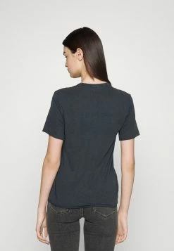 ONLY Tall ONLLUCY LEOPARD BOX - Print T-shirt - Phantom -ONLY Tall Shop 74c4f1e5ac934e61a1bfeec85e874f6e