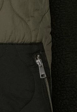 ONLY Tall ONLTHALE QUILT MIX COAT - Short Coat - Kalamata 7 ONLY Tall ONLTHALE QUILT MIX COAT - Short Coat - Kalamata -ONLY Tall Shop 78928852a9dd4e6194f8dcc45052ccd8