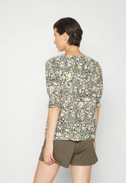 ONLY Tall ONLFREDERIKKE V NECK - Blouse - Cloud Dancer -ONLY Tall Shop 7dc5e4c3e68f4ba3b59e7b1aeb2b8f20