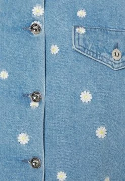 ONLY Tall ONLJAGGER CROPPED - Denim Jacket - Light Blue Denim -ONLY Tall Shop 7dff77f2409e43e2a98f78b43ce6f2f2