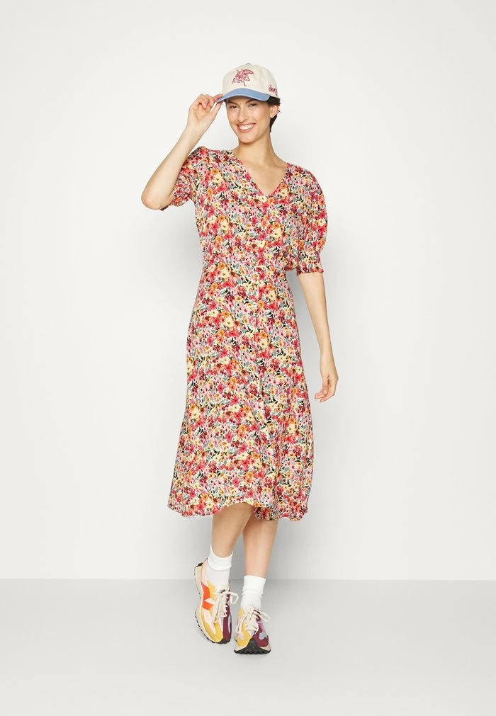 ONLY Tall ONLFREDERIKKE V NECK BELT DRESS - Day Dress - Cloud Dancer 4 ONLY Tall ONLFREDERIKKE V NECK BELT DRESS - Day Dress - Cloud Dancer - Image 2