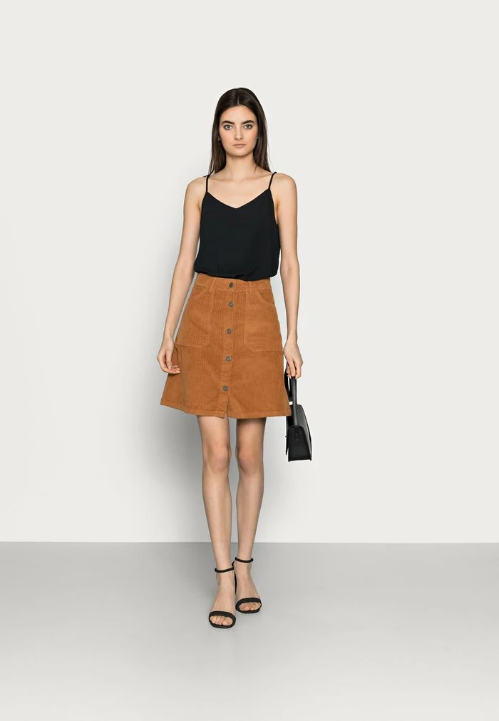 ONLY Tall ONLNOVA LIFE PARIS SINGLET SOLID - Top - Black 4 ONLY Tall ONLNOVA LIFE PARIS SINGLET SOLID - Top - Black - Image 2