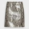ONLY Tall ONLCAMILLE SNAKE SKIRT - Mini Skirt - Grey/white 2 ONLY Tall ONLCAMILLE SNAKE SKIRT - Mini Skirt - Grey/white -ONLY Tall Shop 8db37741a5b54c8194b3b88493ae1780