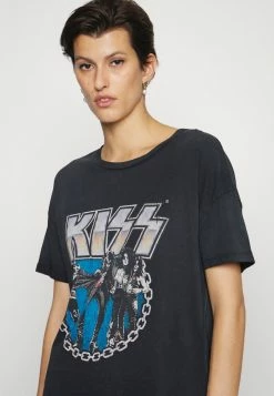 ONLY Tall ONLKISSSS TEE BOX - Print T-shirt - Black -ONLY Tall Shop a7f0c01bf35d42e7a3f4a5ecd093cb4a