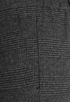 ONLY Tall ONLPOPTRASH SOFT CHECK PANT - Trousers - Black/cloud Dancer 7 ONLY Tall ONLPOPTRASH SOFT CHECK PANT - Trousers - Black/cloud Dancer -ONLY Tall Shop ab3c9b7ee1c54a11b42ff0353fb140c4