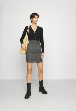 ONLY Tall ONLNELLA CROP BUTTON - Cardigan - Black -ONLY Tall Shop b6b7831f6710486186c575bc5e225053