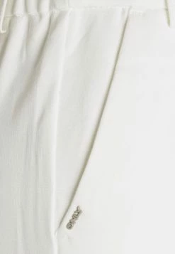 ONLY Tall ONLPOPTRASH LIFE EASY PANT - Tracksuit Bottoms - Cloud Dancer -ONLY Tall Shop ba0f2ac80f71462d9efd86e9a7cc8ffa