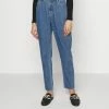 ONLY Tall ONLOVA LIFE CARROT - Relaxed Fit Jeans - Medium Blue Denim -ONLY Tall Shop bee3962d5371417fa32634ade22acce9