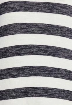 ONLY Tall ONLLIRA V NECK - Print T-shirt - Night Sky -ONLY Tall Shop c6065389e51a4b21b7e2ae6039646862