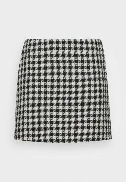 ONLY Tall ONLFLORENS BOUCLE X SHORT - Mini Skirt - Cloud Dancer/black