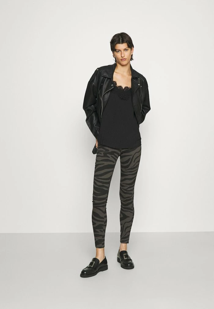ONLY Tall ONLNINE ESTER PANTS - Trousers - Black 4 ONLY Tall ONLNINE ESTER PANTS - Trousers - Black - Image 2