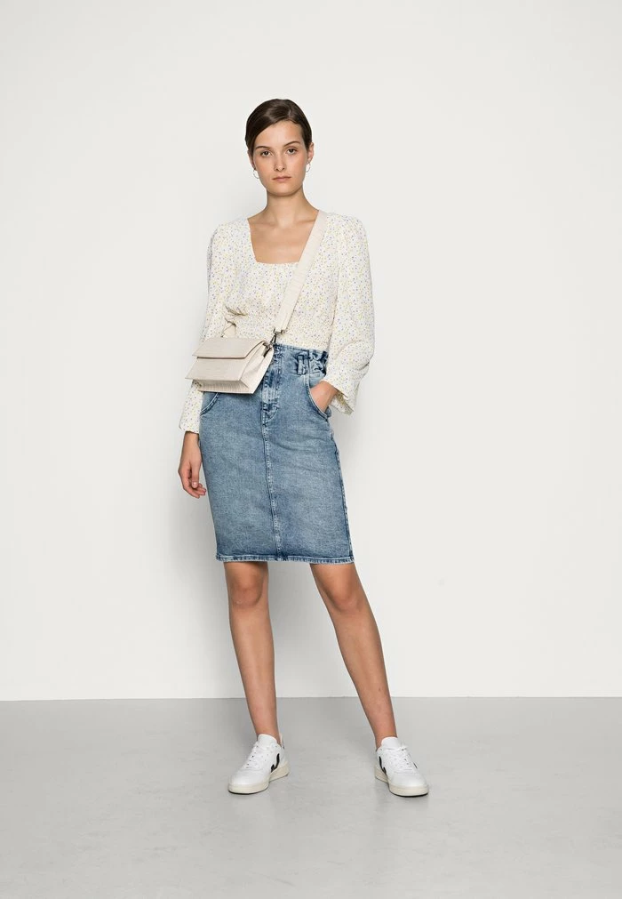 ONLY Tall ONLINC MILLIE ELAS WAISTBAND REA - Denim Skirt - Light Blue Denim 4 ONLY Tall ONLINC MILLIE ELAS WAISTBAND REA - Denim Skirt - Light Blue Denim - Image 2