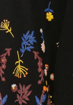 ONLY Tall ONLBROOKE O NECK FLOWER - Sweatshirt - Black -ONLY Tall Shop e395b5eff2b244ab80569146a21e5626