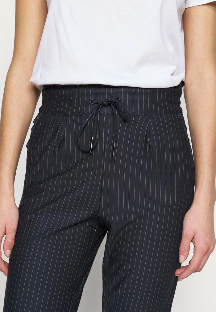 ONLY Tall ONLPOPTRASH PINSTRIPE FRILL PANT - Trousers - Night Sky 7 ONLY Tall ONLPOPTRASH PINSTRIPE FRILL PANT - Trousers - Night Sky - Image 5