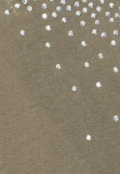 ONLY Tall ONLLUCY STUDS TOP BOX - Print T-shirt - Kalamata -ONLY Tall Shop ed093dc47ab44ef38e55ad9a34514b89