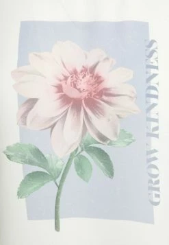 ONLY Tall ONLDINA BLOOM BOX - Print T-shirt - Cloud Dancer -ONLY Tall Shop f80c5b0628984d939aa5563ec0f62b6f