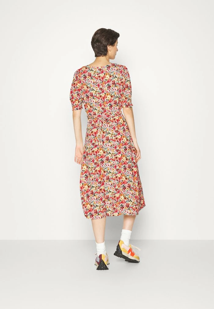 ONLY Tall ONLFREDERIKKE V NECK BELT DRESS - Day Dress - Cloud Dancer 5 ONLY Tall ONLFREDERIKKE V NECK BELT DRESS - Day Dress - Cloud Dancer - Image 3