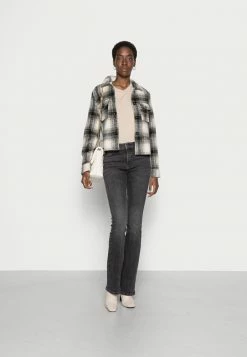 ONLY Tall ONLMILA LIFE FLARED - Flared Jeans - Black Denim -ONLY Tall Shop fe64ff8f7f5c40e2b46dd2df5dcdbc36